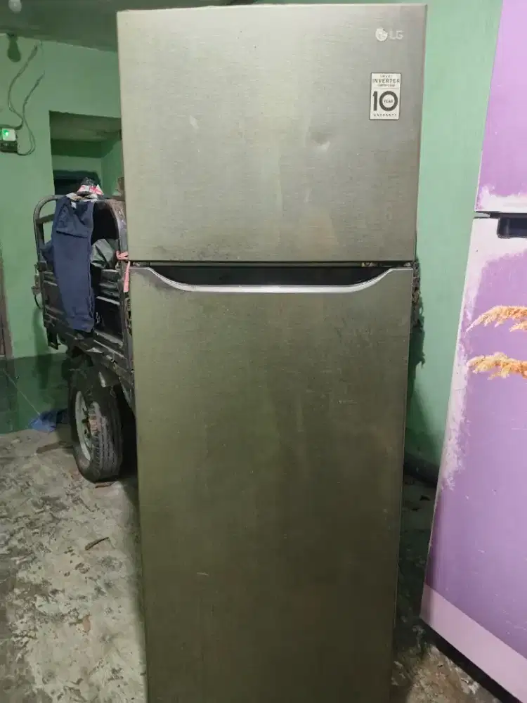 Kulkas 2pintu lg kondisi bagus normal dingin beku siap pakai