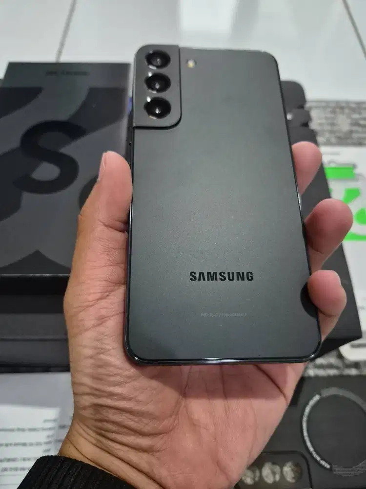 Dijual Samsung Galaxy S22 Standar 8/128GB Phantom Black