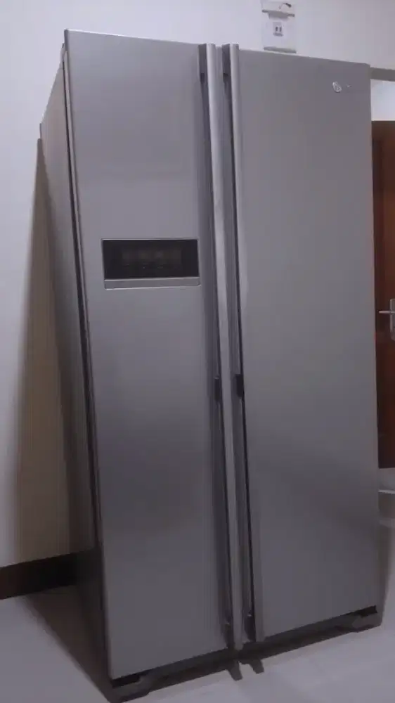 Kulkas side by side merek LG sudah digital x apartmen