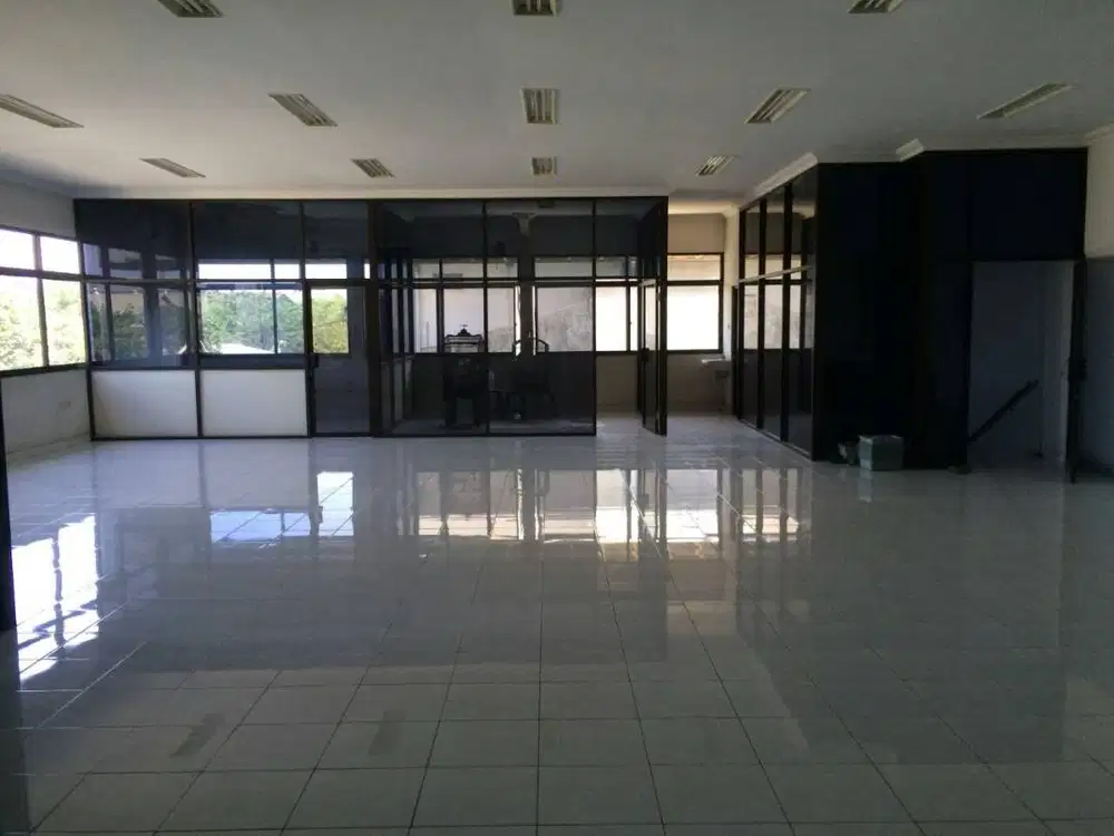 DIJUAL GUDANG DI MARGOMULYO PERMAI LOKASI DEKAT JALUR PINTU KELUAR