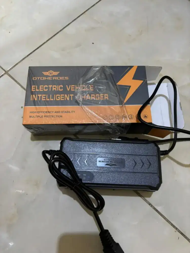 CHARGER MOLIS / SEPEDA LISTRIK MERK OTOHEROES 48V20Ah