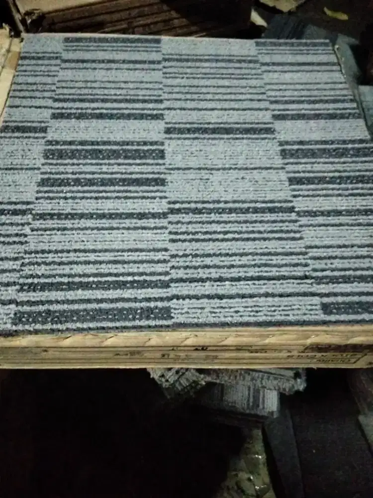terima bongkaran karpet tile ex kantor atau hotel