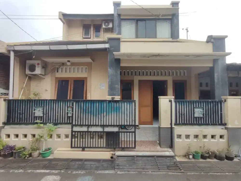 DIJUAL CEPAT: RUMAH MODERN 2 lantai (Gratis 2 unit AC  dan kitchenset)