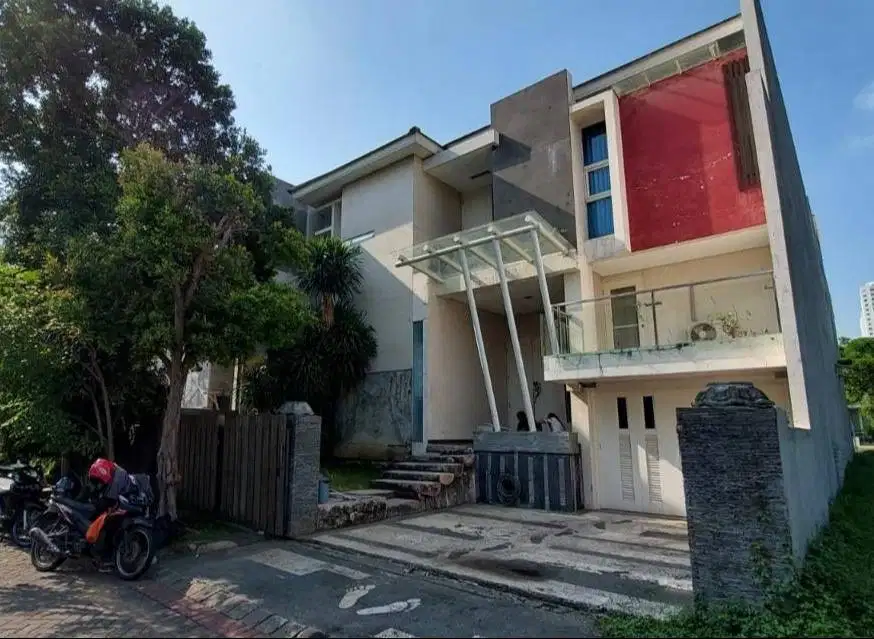 DIJUAL RUMAH SEBELAH TAMAN MURAH DI PAKUWON CITY SAN DIEGO SEMI FURNIS