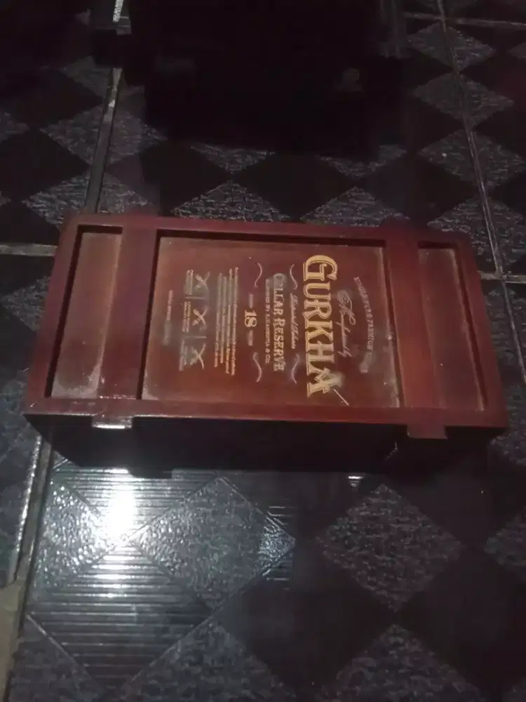 Kotak cerutu ( untuk penyimpanan cerutu)