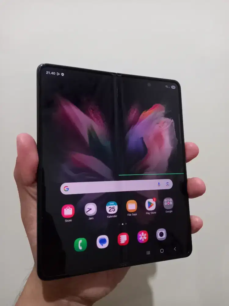 Samsung Galaxy Z Fold 3 5G Ram 12/512Gb Fullset ada minus dibaca
