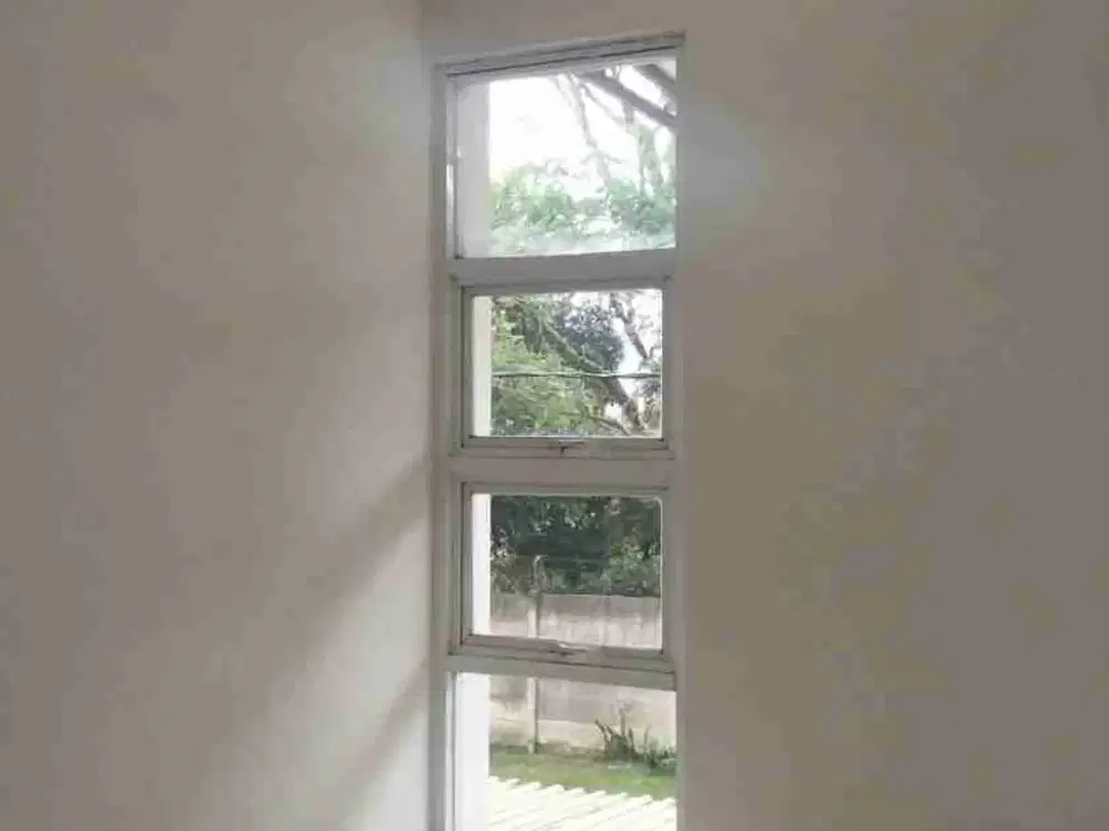 rumah 2 lantai sangat terawat di taman Kopo indah 5 sommerville