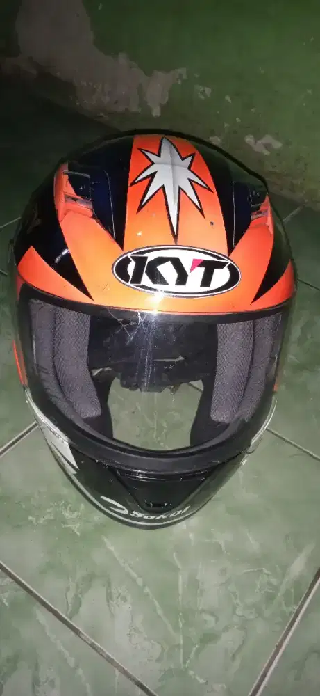 Helm KYT full fresh  helm hitam
