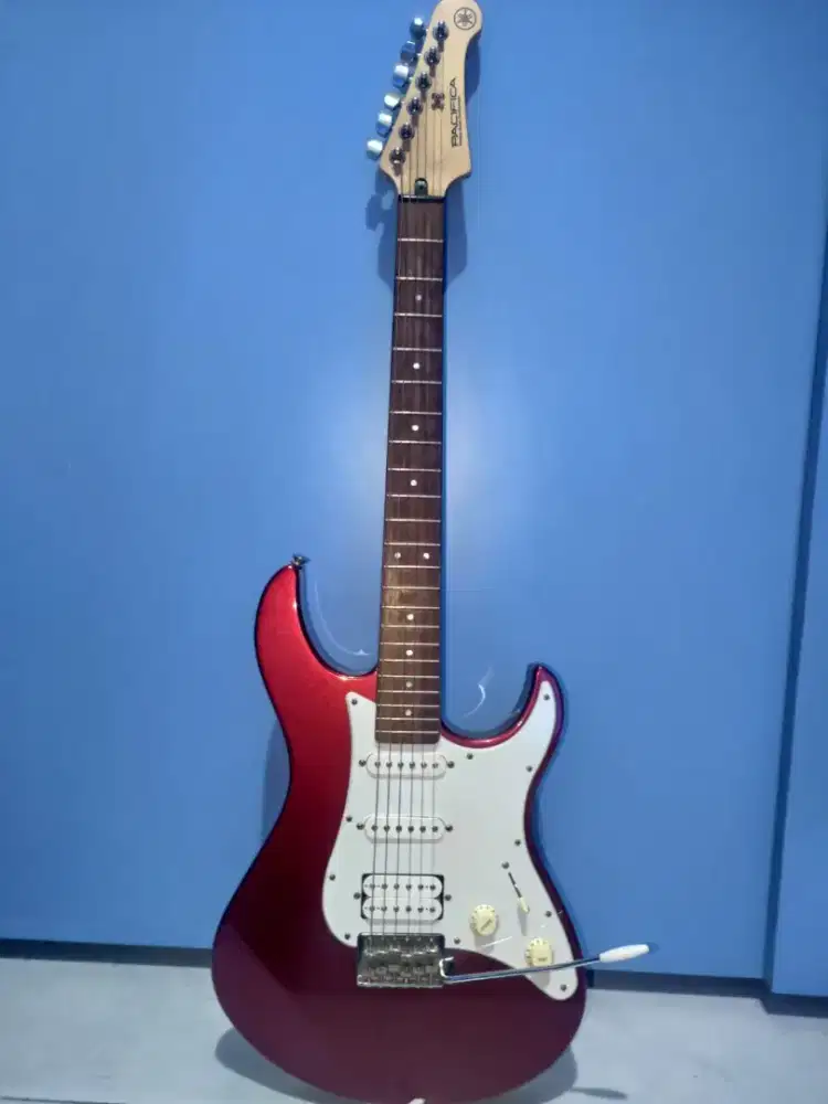 YAMAHA ELECTRIC GUITAR PAC112J