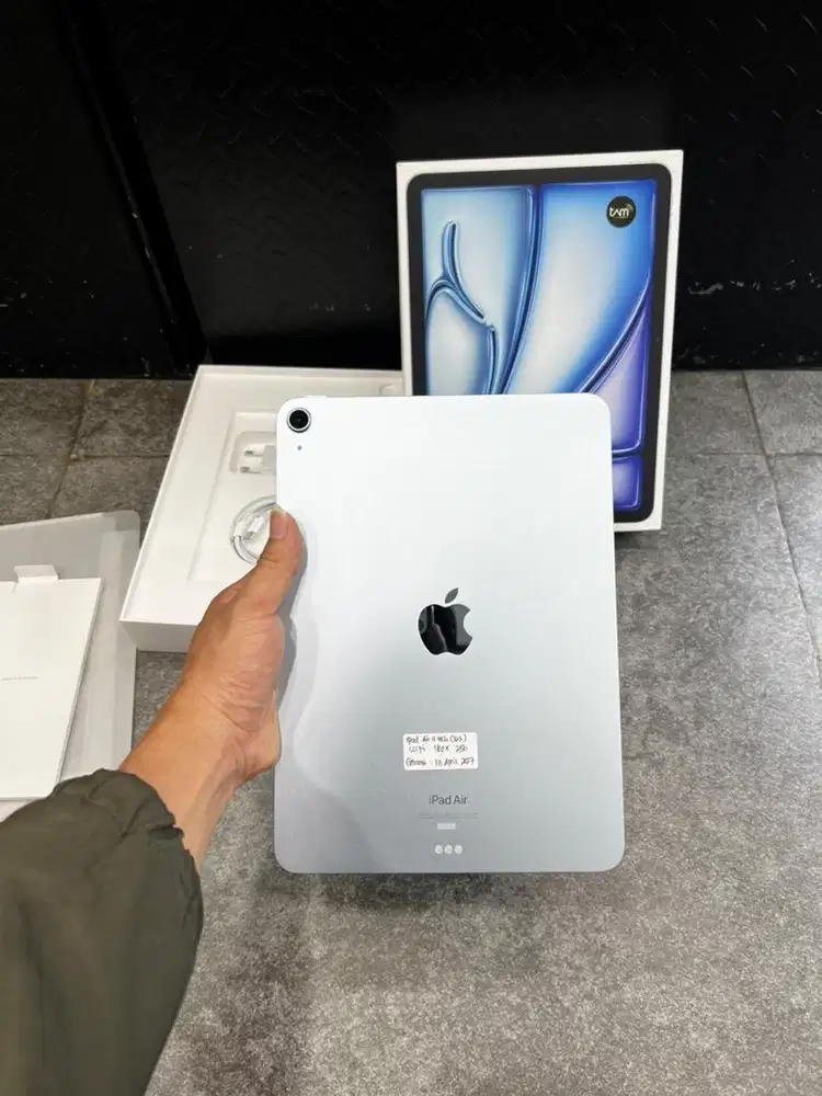New BNOB iPad Air 11-inch 256 wifi iBox bh 100 cc 0 garansi april 2027