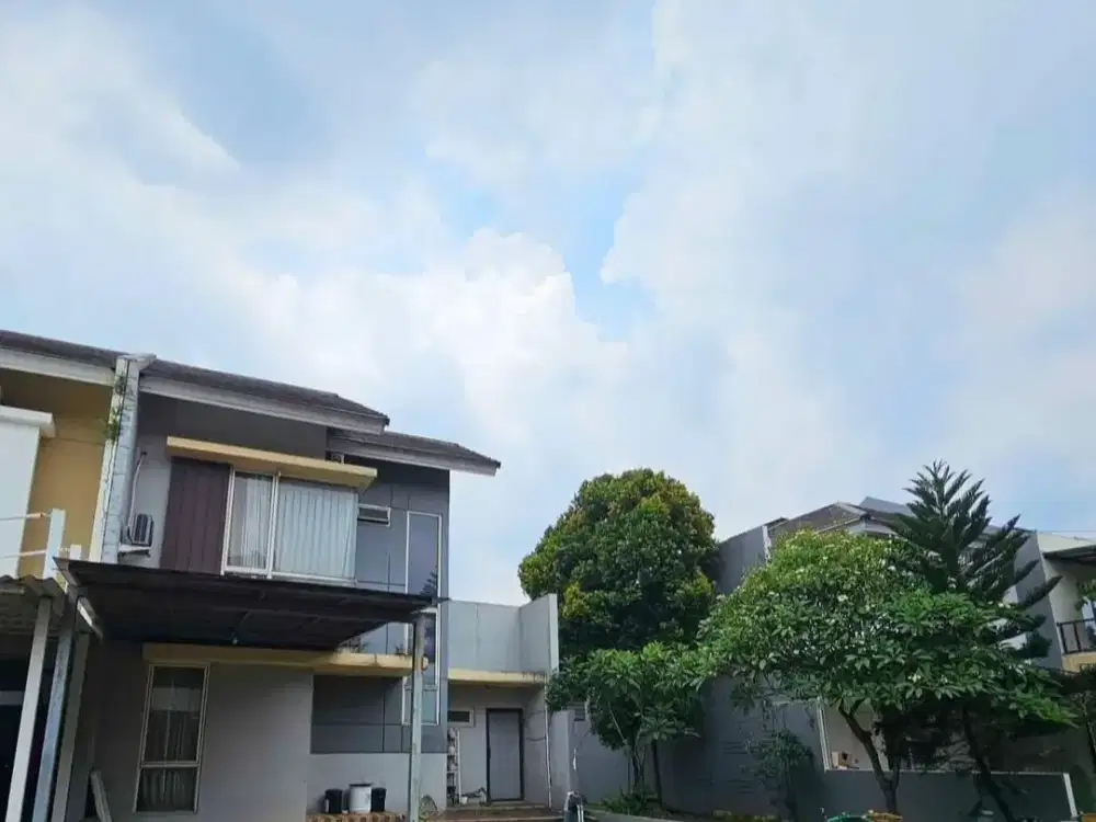 ✨ Rumah Nyaman di Urbana Place – 2 Lantai, Carport 2 & Siap Huni