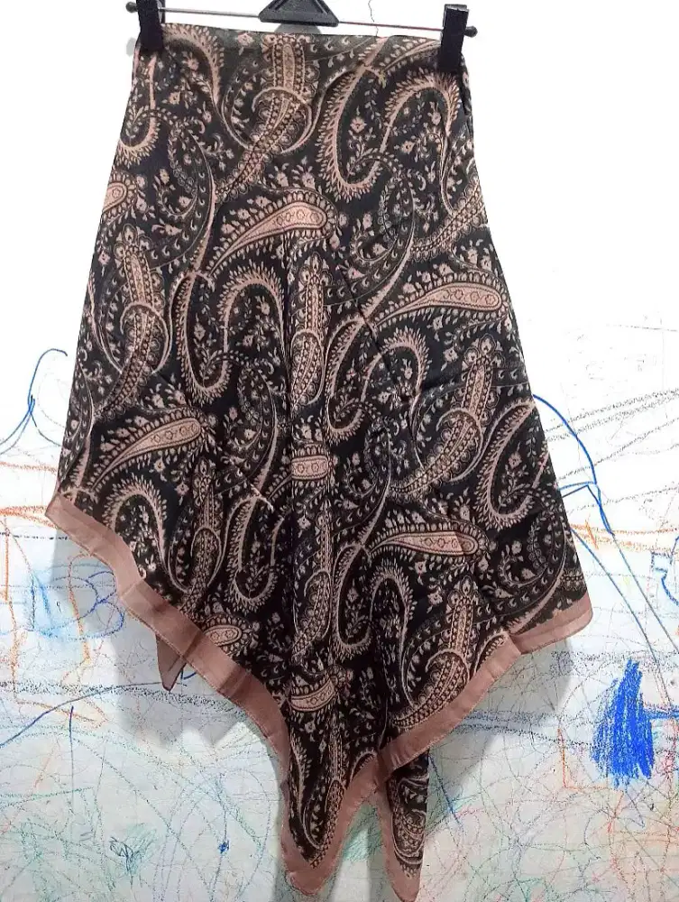 Hijab motif segi empat