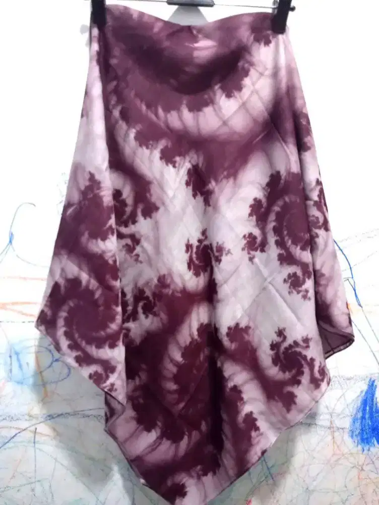 Hijab motif segi empat
