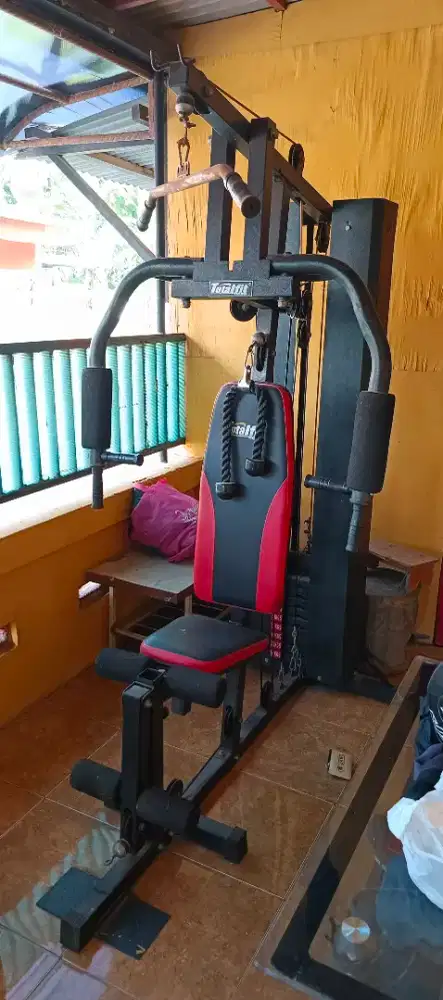 Alat latihan multi Gym