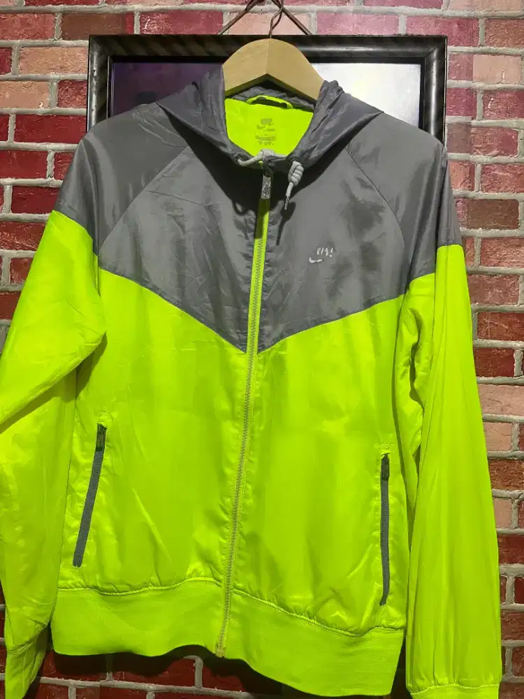 JACKET RUNING HIJAU STABILO