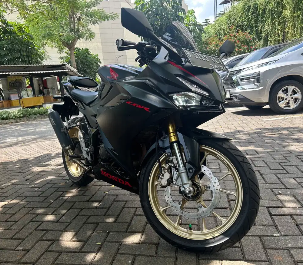 Honda CBR 150R ABS 2022 KM hanya 5000 mulus lengkap