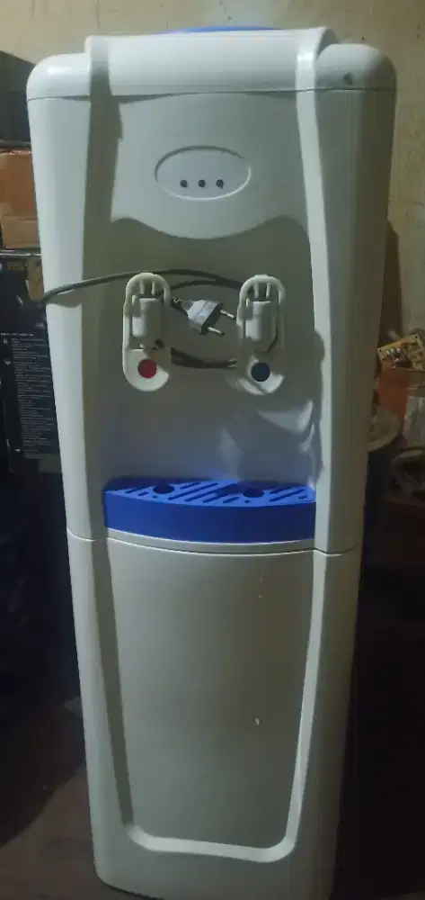 Dispenser Panas/Dingin