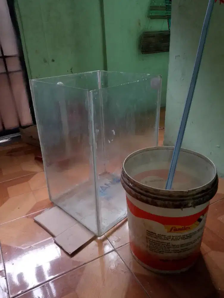Aquarium bekas bocor dikit