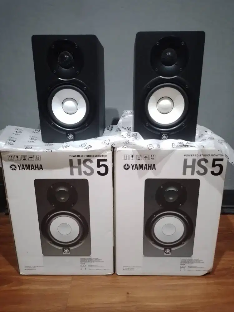 YAMAHA HS5 Powered Studio Monitor Speaker (2 Unit)