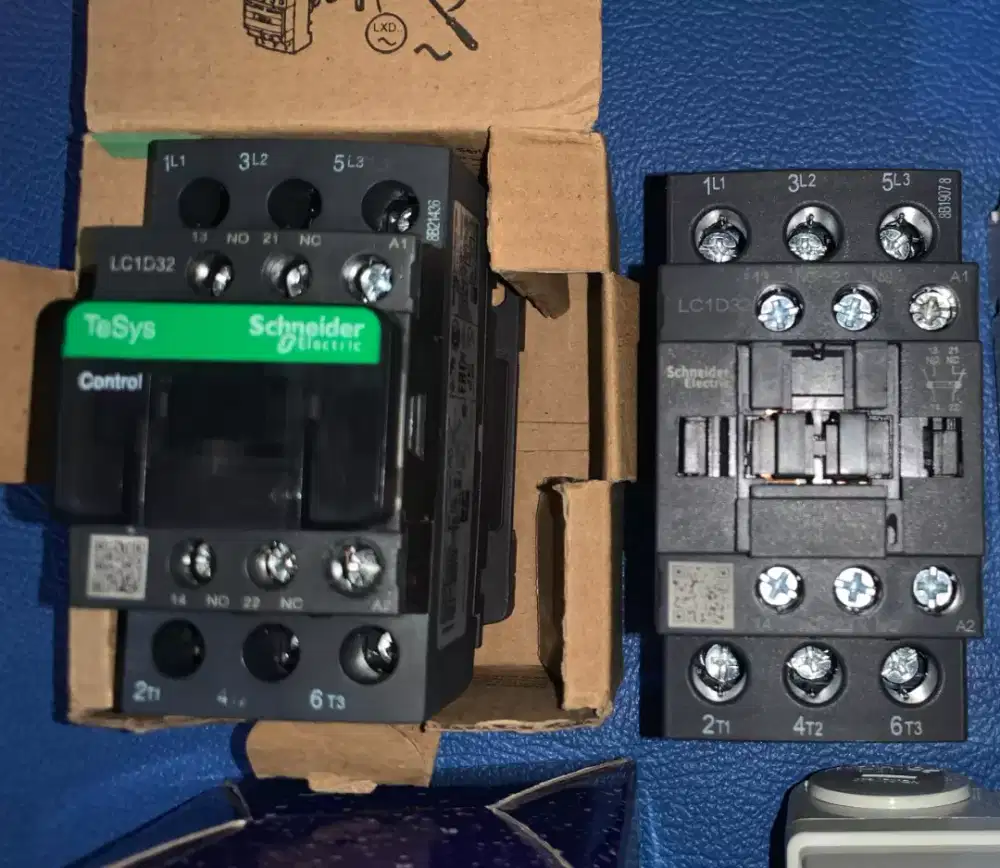 Contactor lc1d32 50a volt 220 schneider 2pcs