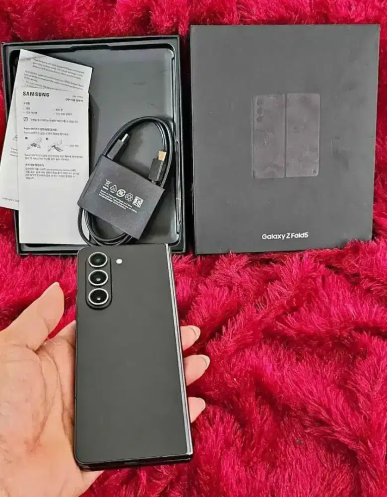 Samsung Z fold 5 black 12/256 sein
