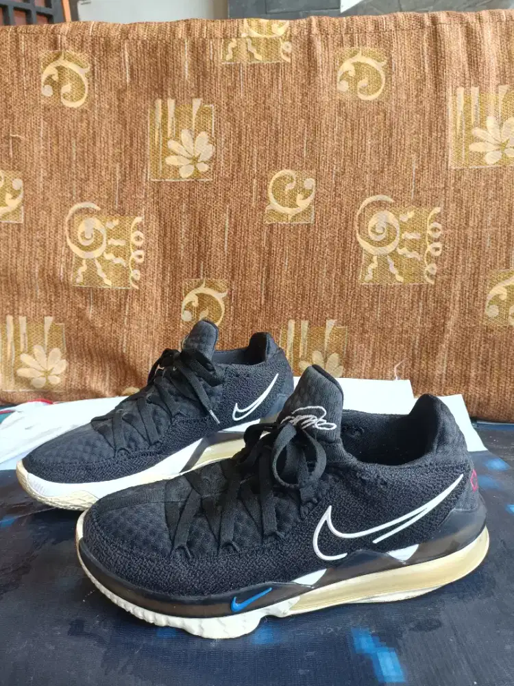 Nike LeBron 17 Low original