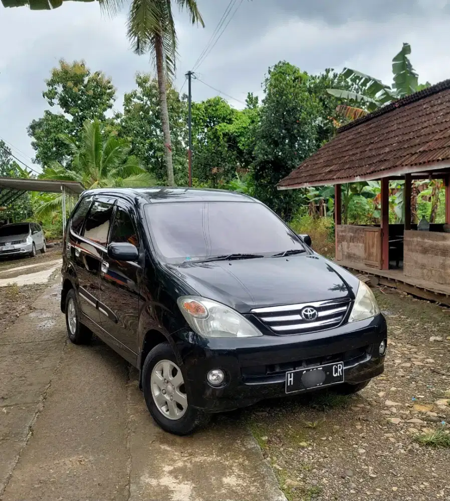 2005 TOYOTA AVANZA