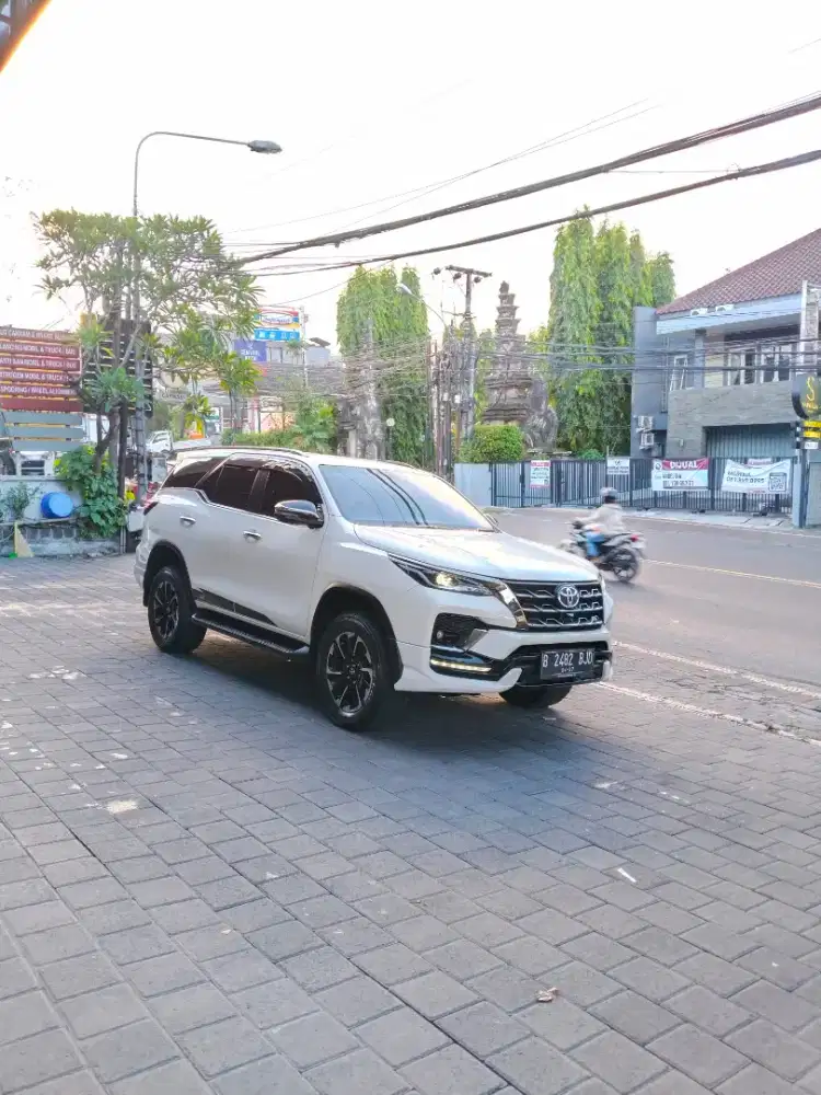 FORTUNER VRZ GR 2.8 SPORT LOW KM Unit seperti Baru
