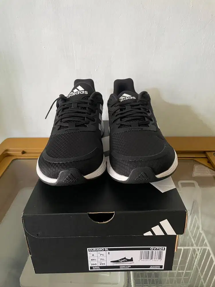 Sepatu running adidas