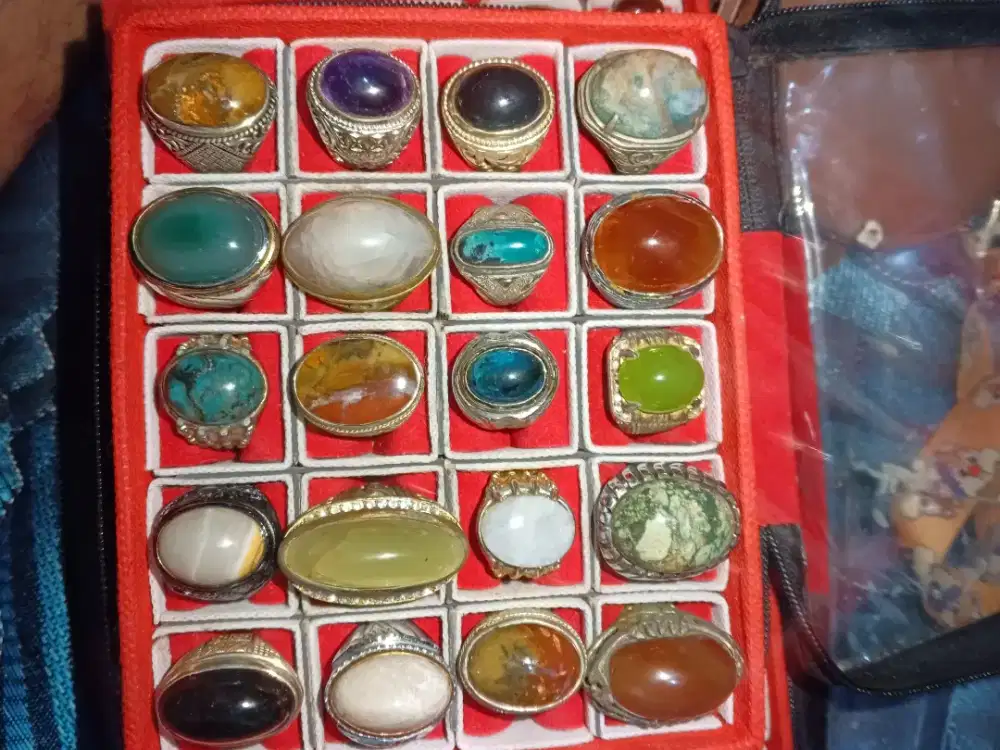 Batu akik bacan rafles manigajah pancawarna dll