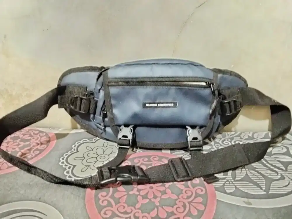 Waist Bag/Tas Pinggang Merk Bloods Ori