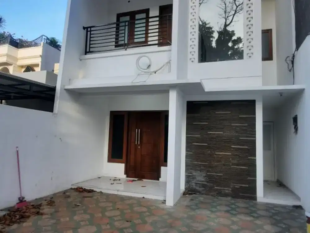 MILIKI SEGERA Rumah Siap Huni Baru Renovasi, Lokasi Pinggir Jalan Besar, Akses Terbaik, Harga dibawah Pasar