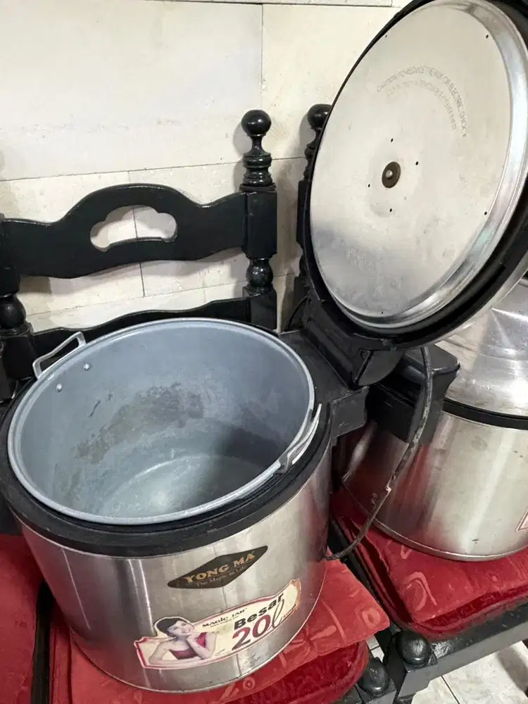 DIJUAL – MAGIC COM 20L YONG MA - Pre loved Kondisi Baik (2Pcs )