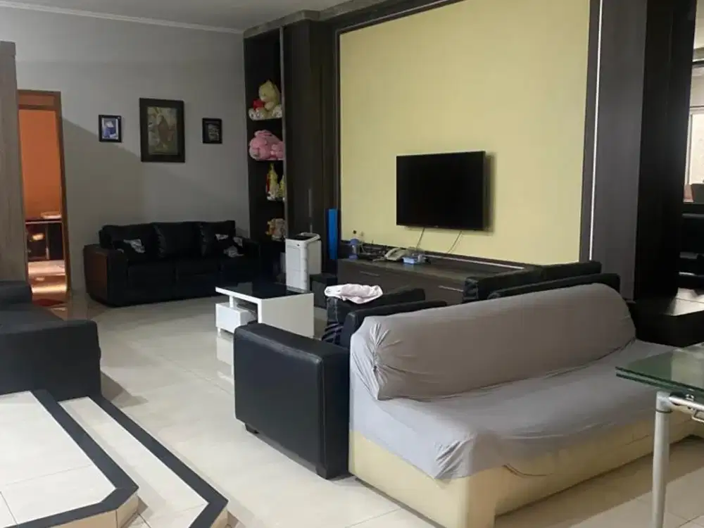 Rumah Mewah dengan Kolam Renang + Furnished di Singgasana Bandung
