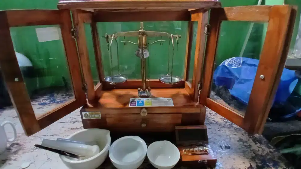 Neraca/timbangan/obat/mas/kayu antik/manual