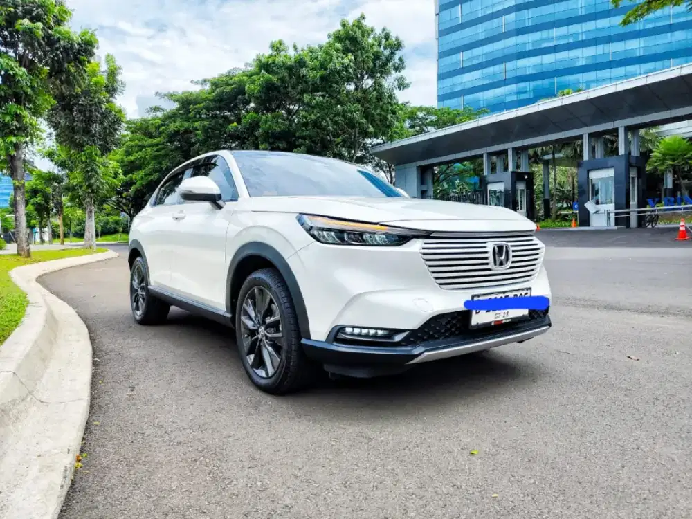 Dijual mobil honda hrv putih tipe se th 2023