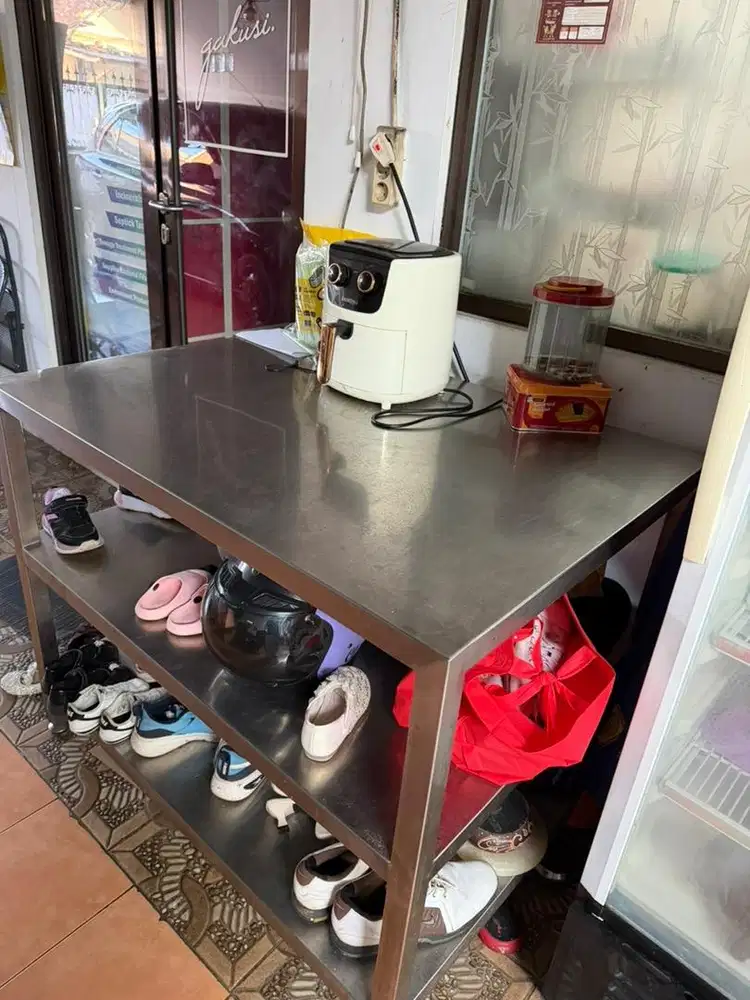 Meja Stainless untuk dapur