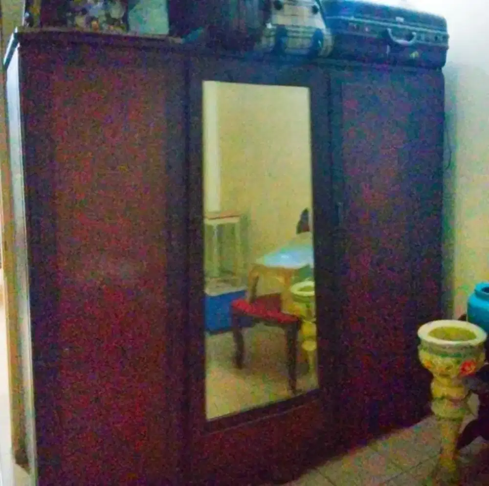 Lemari jadul barang antik kayu jati asli 3 pintu