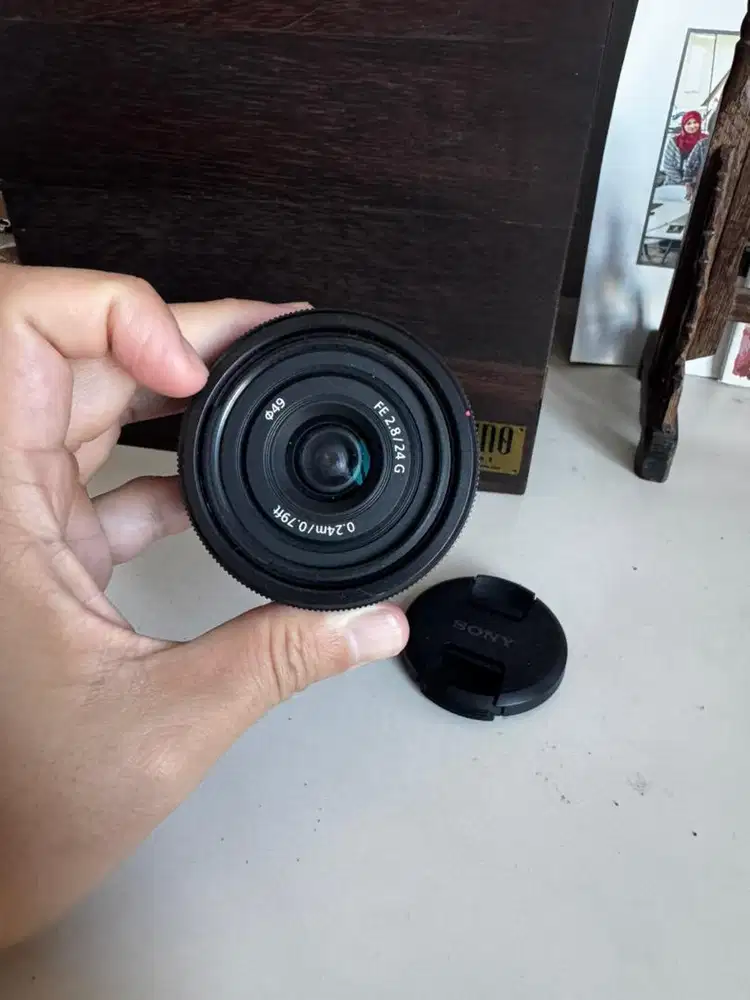 Sony SEL24F28G lens