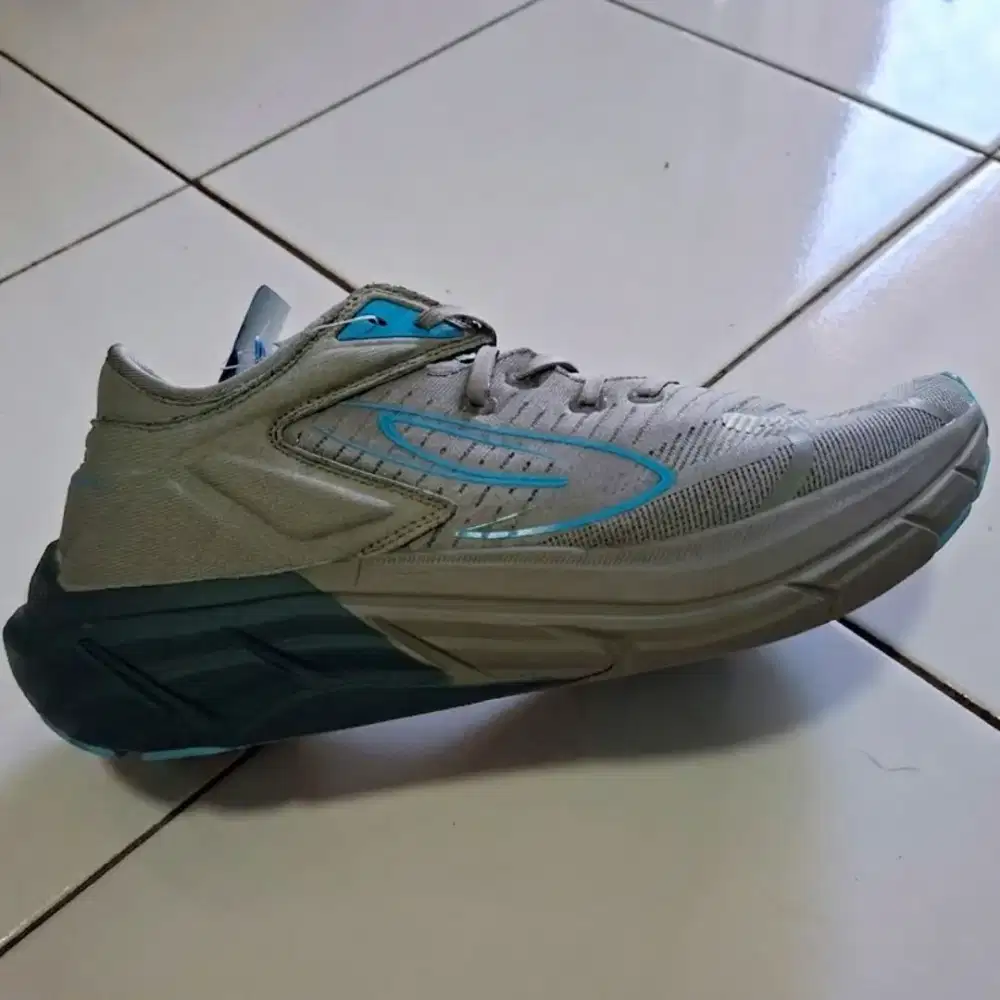 Sepatu Lari Baru 910