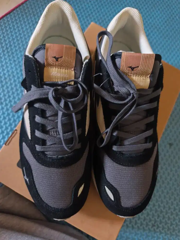 Jual sepatu Mizuno kondisi baru