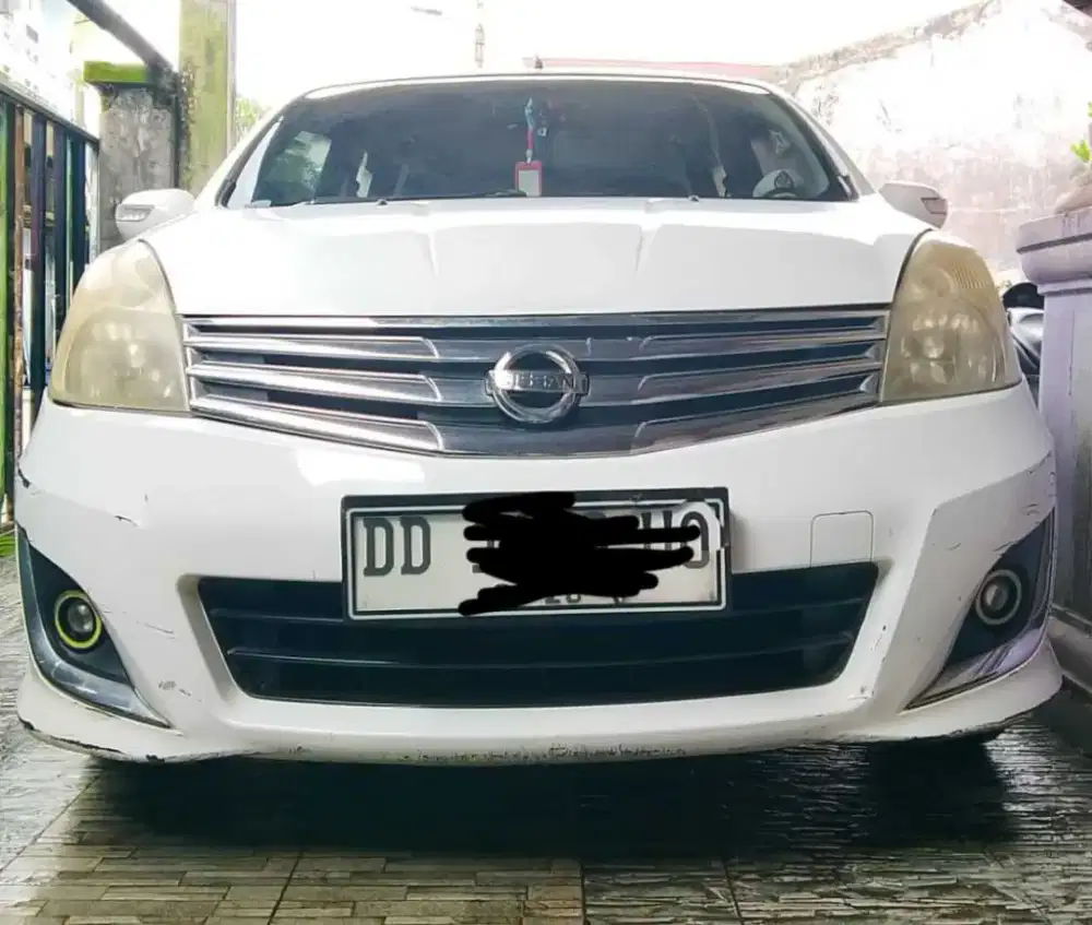 Mobil nissan grand livina ultimate 1.5