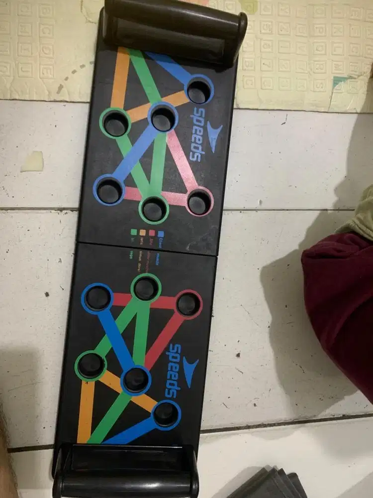 Foldable push up board