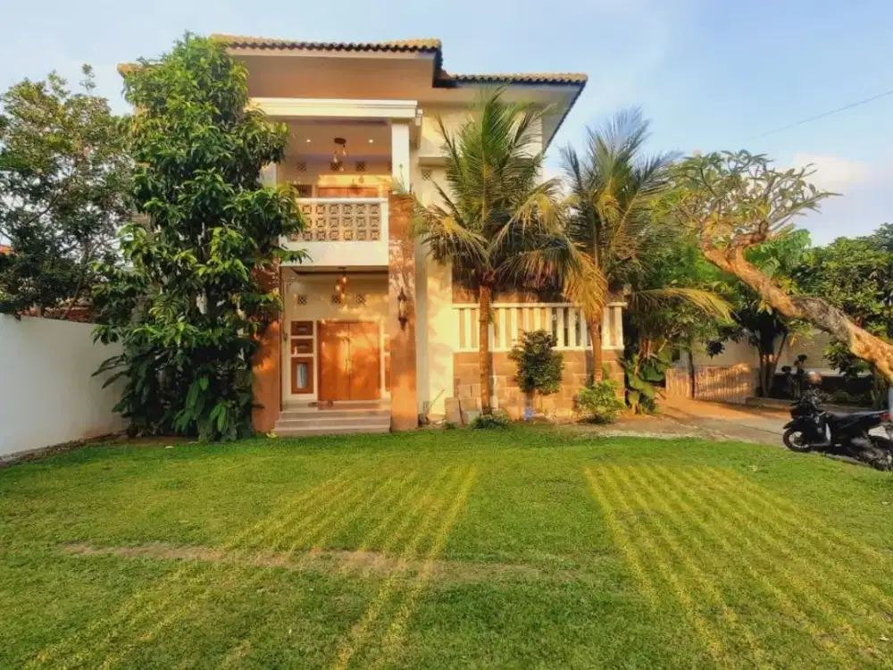 Rumah mewah furnish kolam renang dekat bandara solo