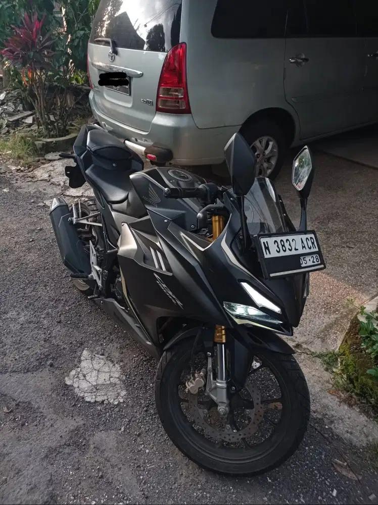 HONDA CBR 150R NON-ABS 2023 HITAM LOW KM