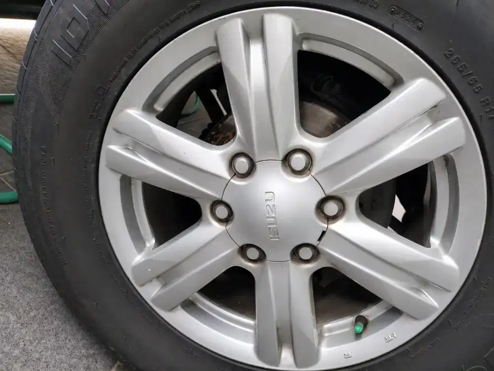 velg Isuzu mux ring 17 ban 90