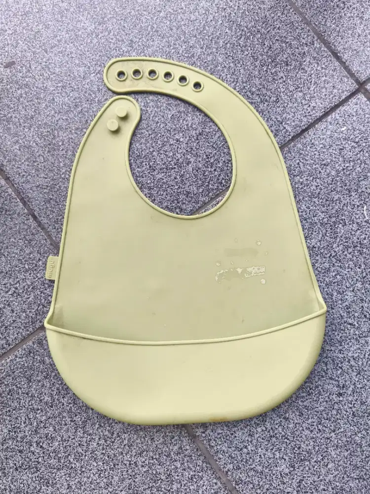 Mugu Silicone Bib