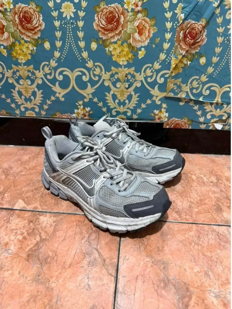NIKE VOMERO GREY SIZE 39 (Second)
