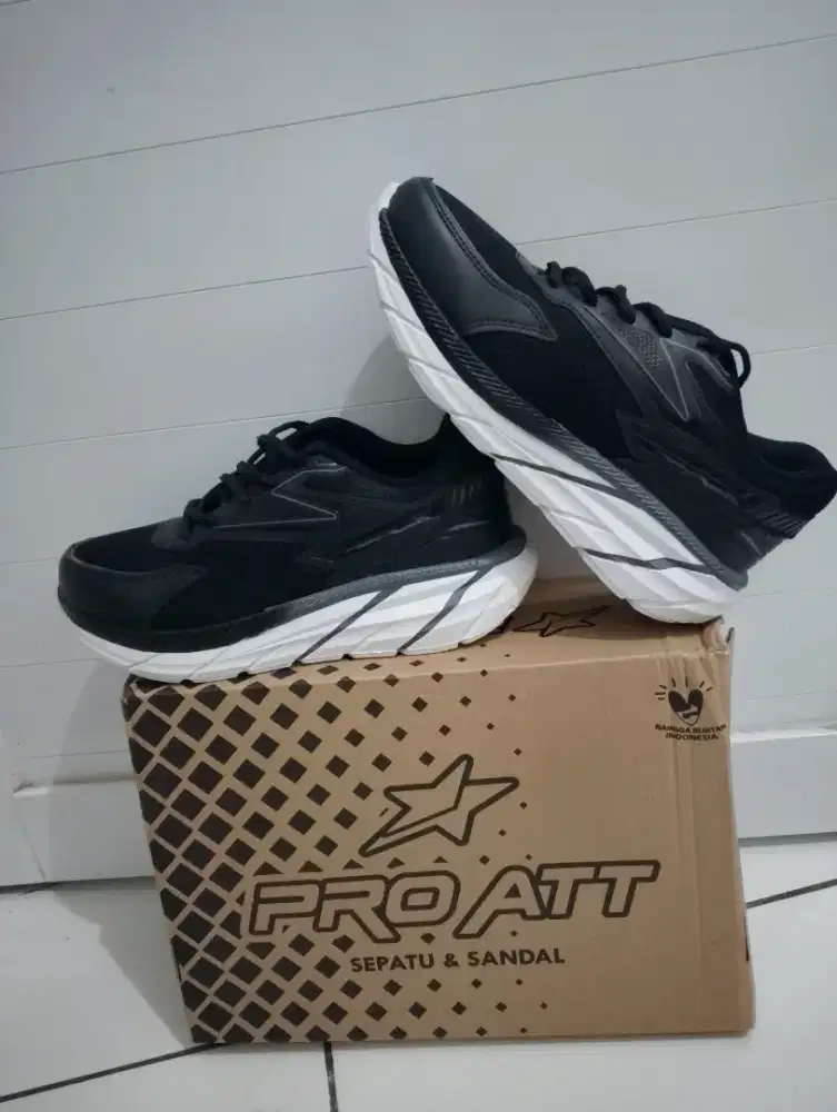 Sepatu olahraga PRO ATT