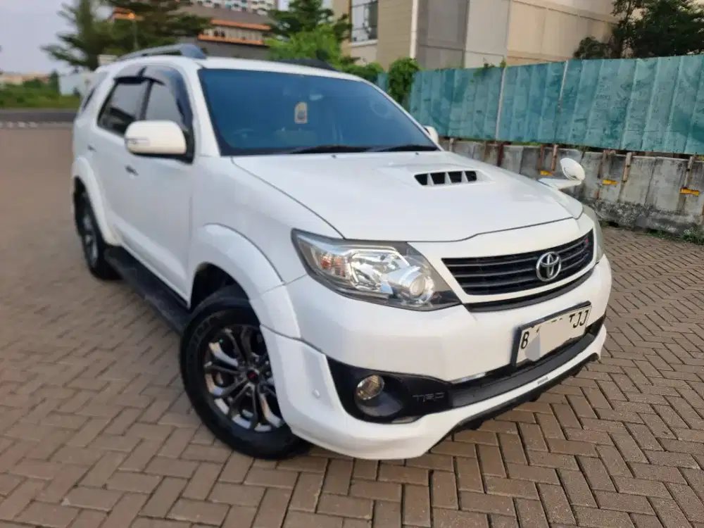 TOYOTA FORTUNER VNT TRD 2.5 2015 Diesel MANUAL